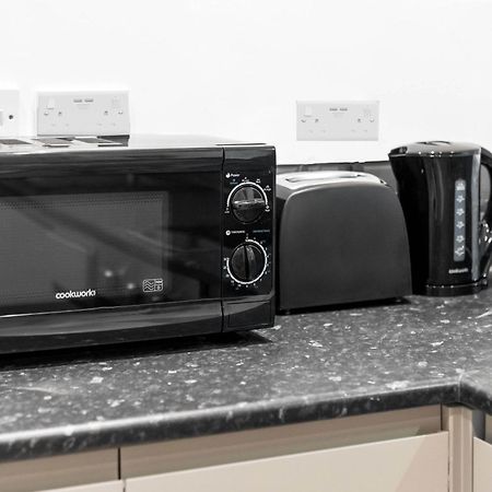 Cradley Heath Luxe Apartment - Rowley Regis - Parking - Top Rated - Netflix - Wifi - 49Bg מראה חיצוני תמונה