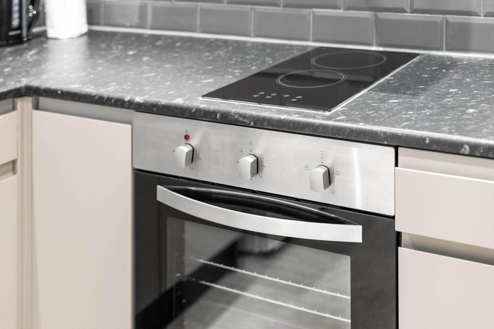 Cradley Heath Luxe Apartment - Rowley Regis - Parking - Top Rated - Netflix - Wifi - 49Bg מראה חיצוני תמונה