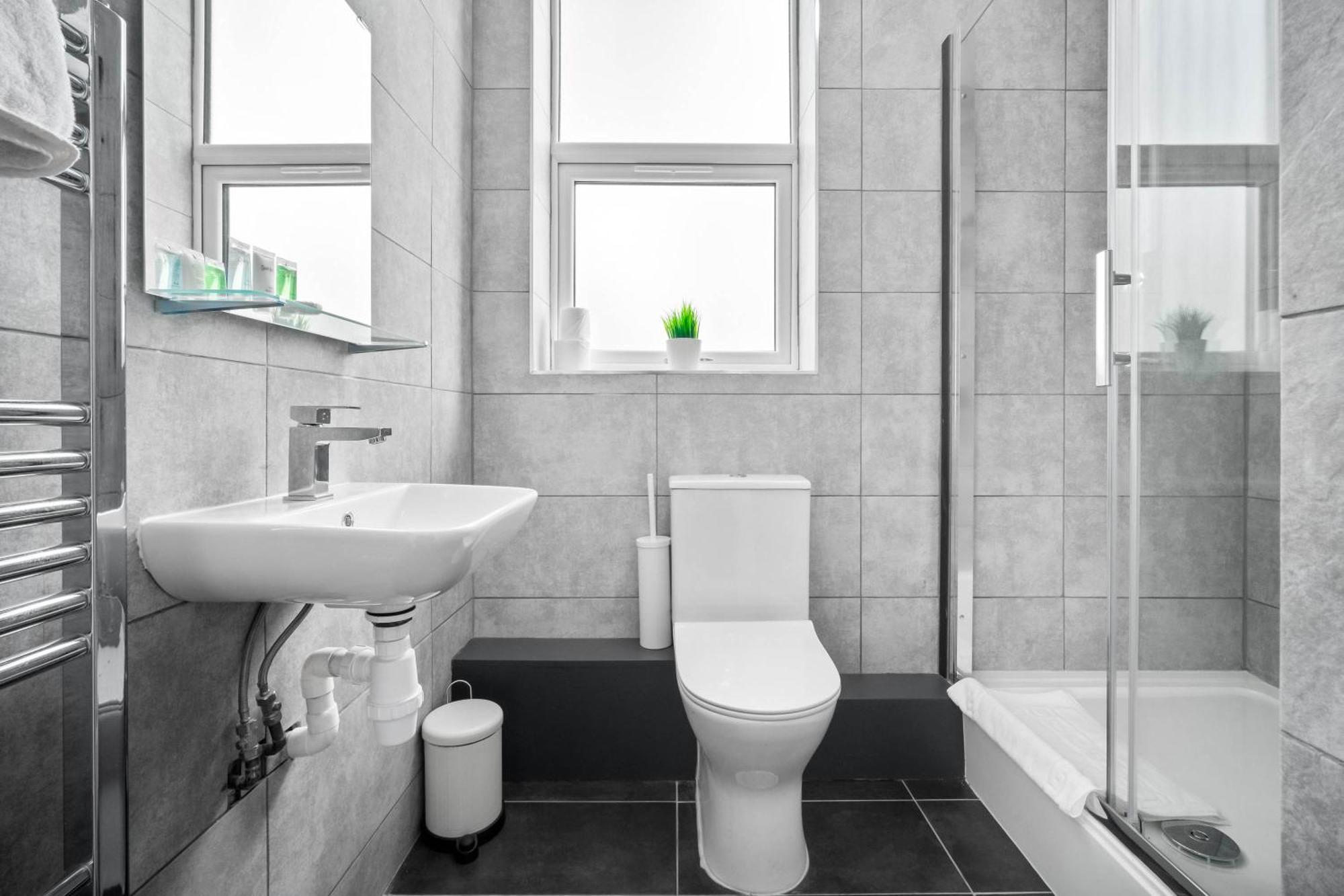 Cradley Heath Luxe Apartment - Rowley Regis - Parking - Top Rated - Netflix - Wifi - 49Bg מראה חיצוני תמונה