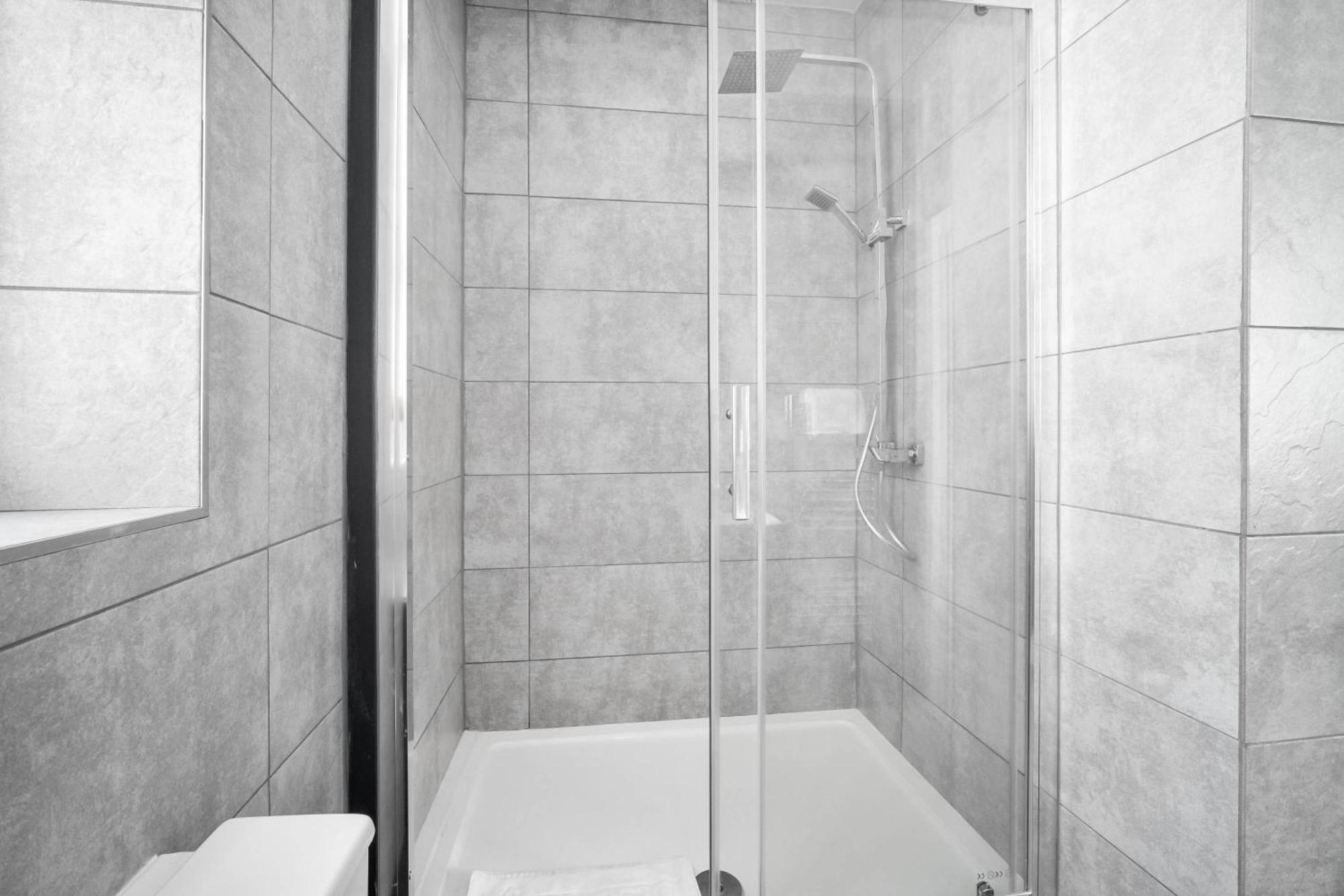 Cradley Heath Luxe Apartment - Rowley Regis - Parking - Top Rated - Netflix - Wifi - 49Bg מראה חיצוני תמונה